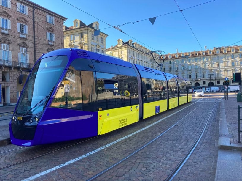 LES TRAMWAYS DE POINTE DE HITACHI RAIL COMMENCENT EN SERVICE À TURIN